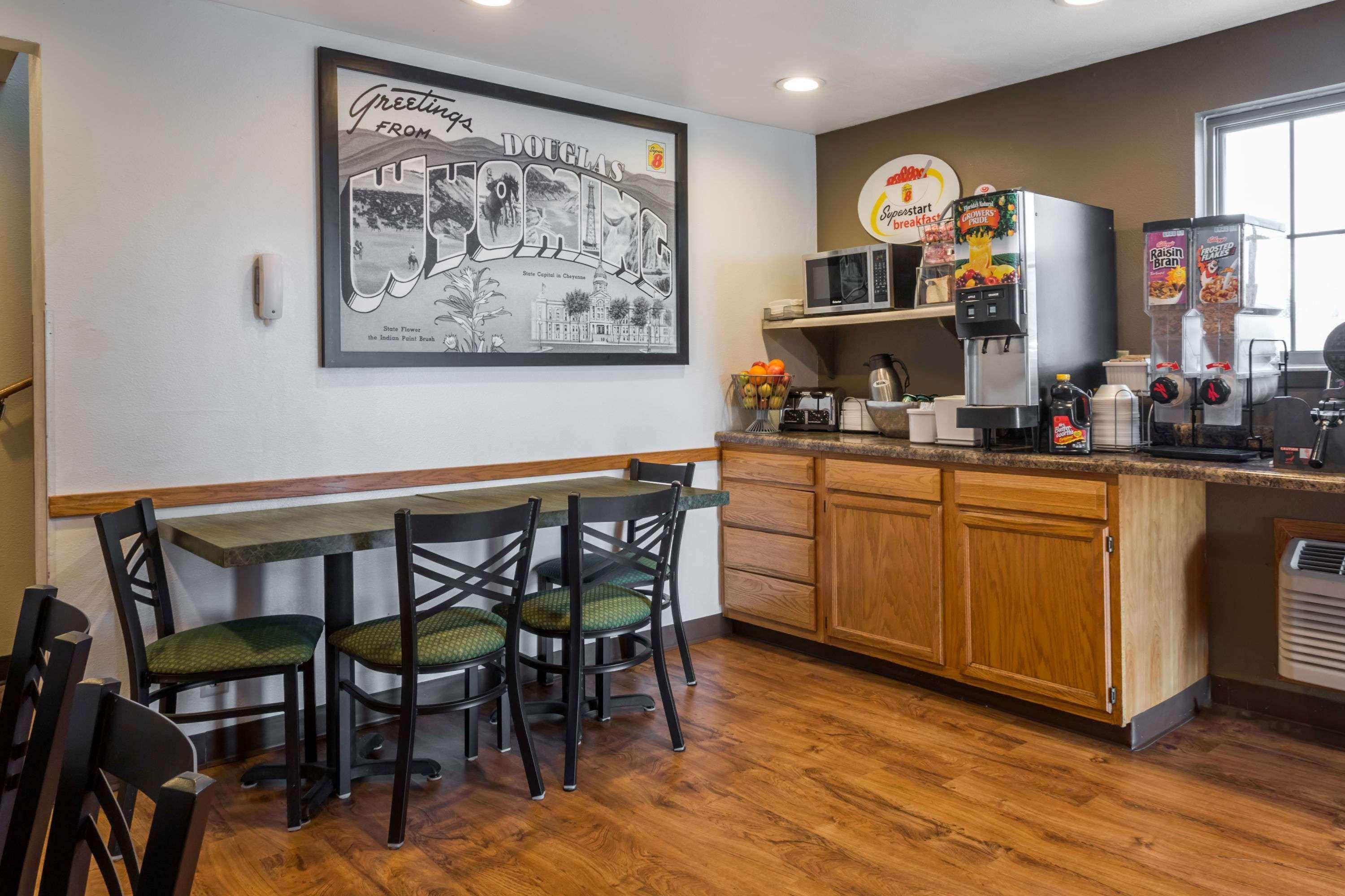 Super 8 By Wyndham Douglas Luaran gambar